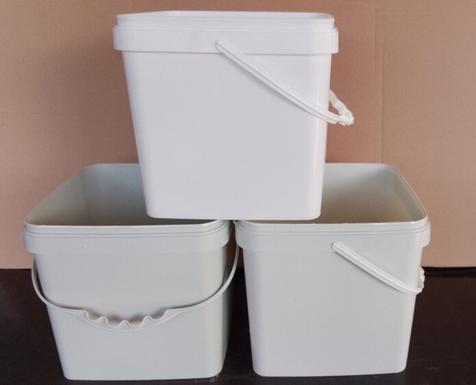 Galeti, cutii si caserole din plastic