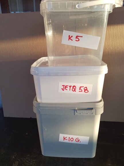 Galeti, cutii si caserole din plastic